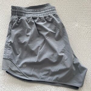Lululemon Hotty Hot HR 4" Rhino Grey